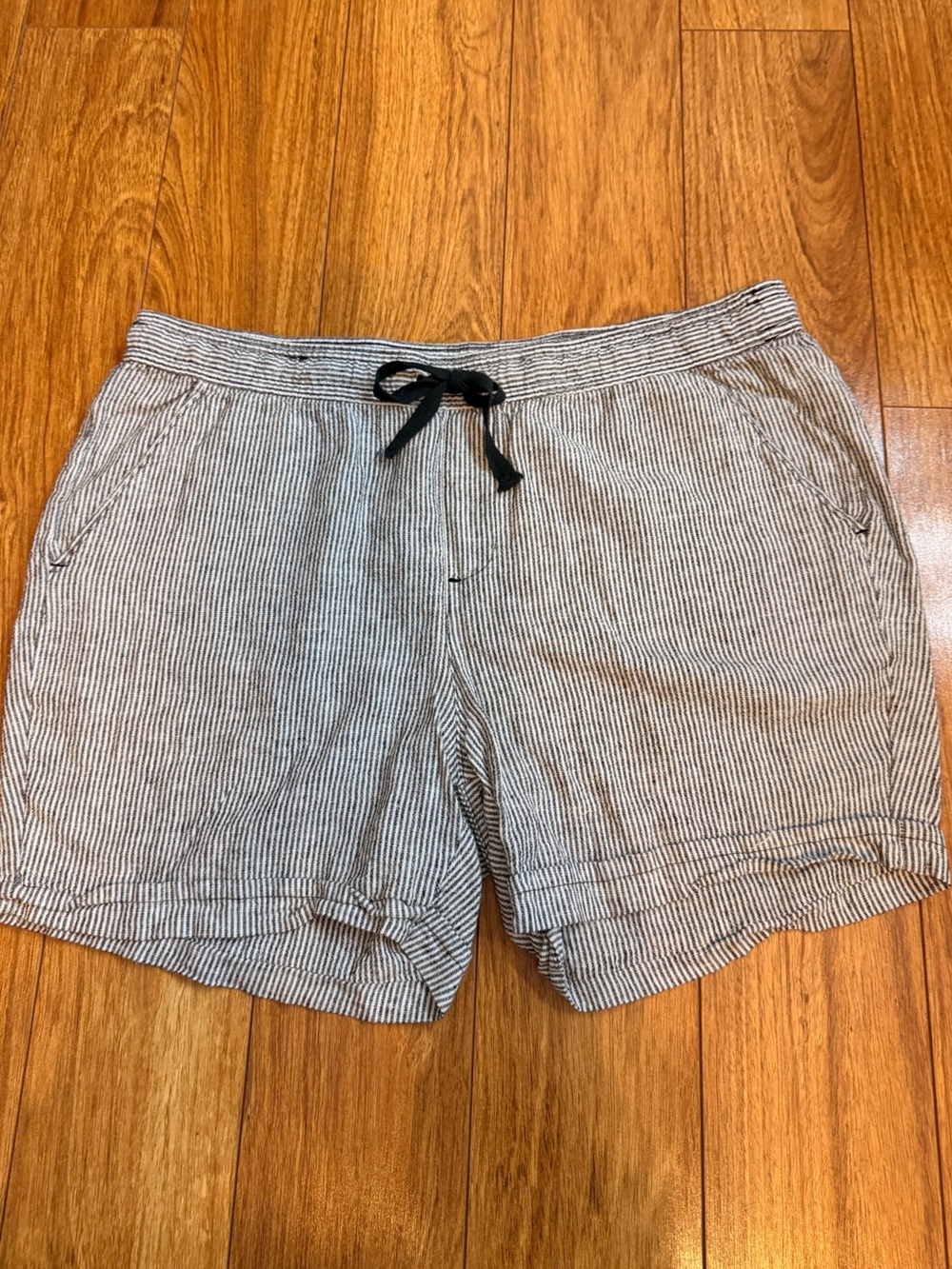 Women's Pinstripe Drawstring Shorts Black Linen Rayon